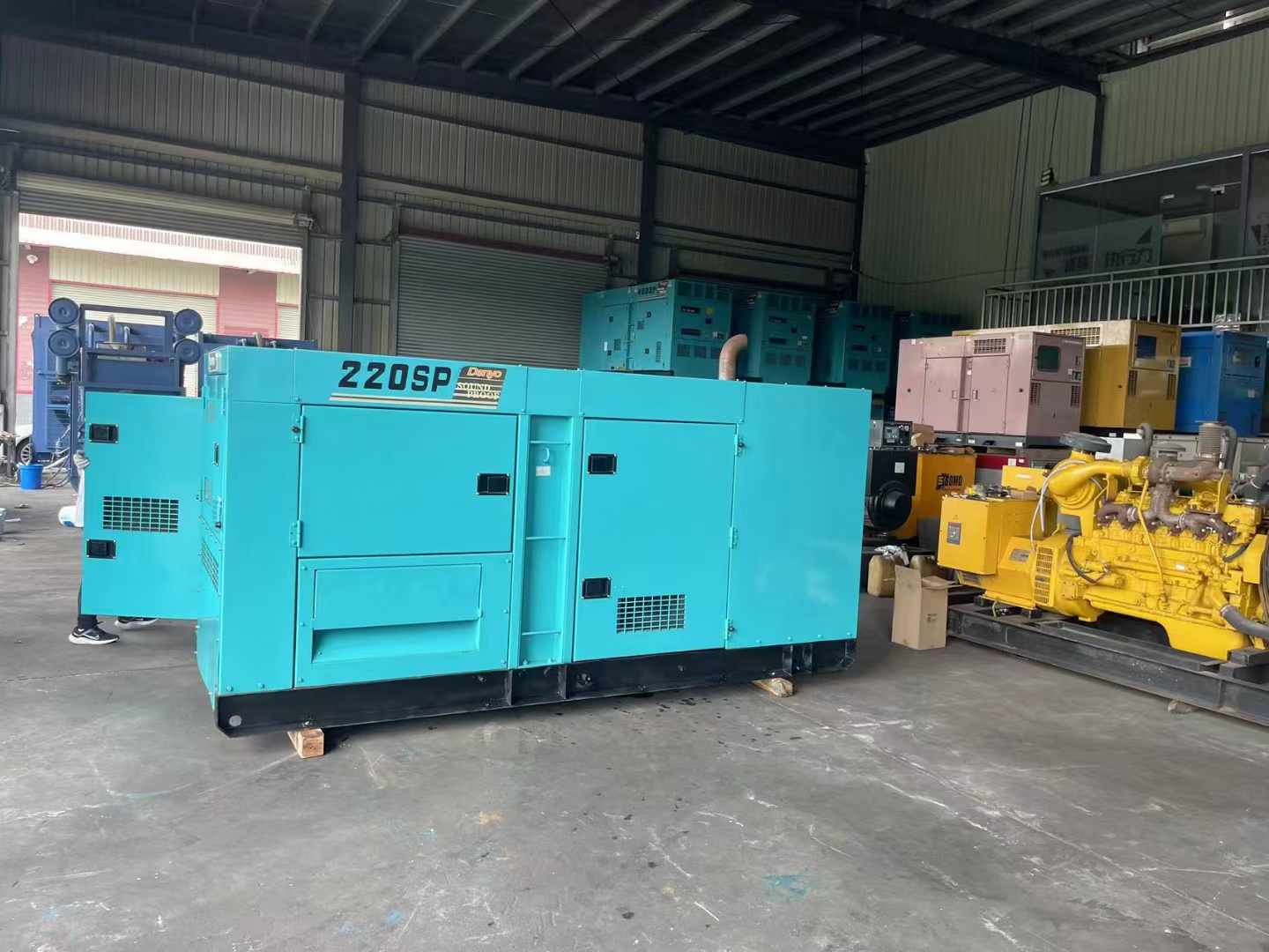 靖远柴油发电机组长期不间断运行时，如何监控其温度和压力？