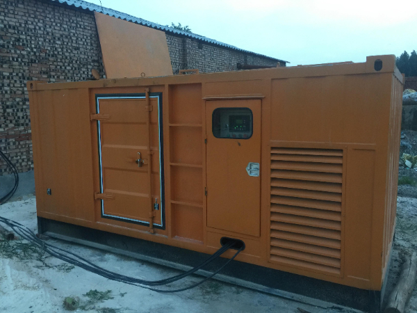 靖远发电机组长期使用中，电缆线的敷设路径有哪些要求？